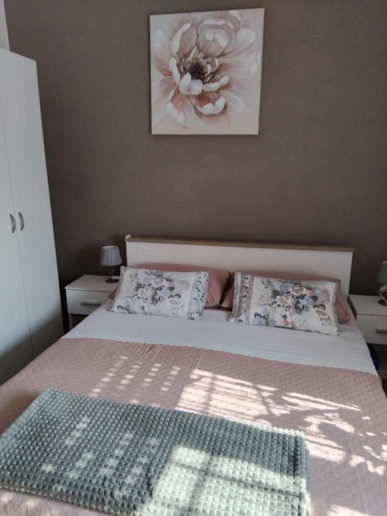 Luna Apartment